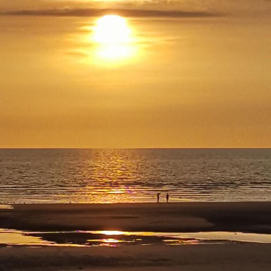 Les Obiones, Vue Laterale Mer, Fort Mahon Plage, Magnifique Studio Cabine 4P, Avec Balcon , Parking Prive Gratuit, Wifi, Classe 2 Etoiles, Exposition Plein Sud En Baie De Somme Ngoại thất bức ảnh