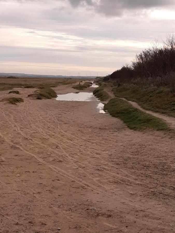 Les Obiones, Vue Laterale Mer, Fort Mahon Plage, Magnifique Studio Cabine 4P, Avec Balcon , Parking Prive Gratuit, Wifi, Classe 2 Etoiles, Exposition Plein Sud En Baie De Somme Ngoại thất bức ảnh