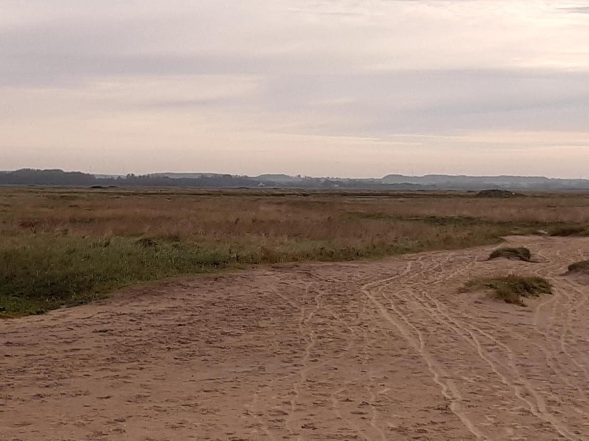 Les Obiones, Vue Laterale Mer, Fort Mahon Plage, Magnifique Studio Cabine 4P, Avec Balcon , Parking Prive Gratuit, Wifi, Classe 2 Etoiles, Exposition Plein Sud En Baie De Somme Ngoại thất bức ảnh